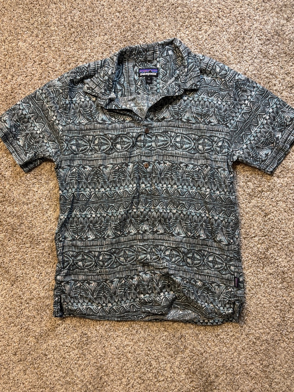 Patagonia Aztec Short Sleeve Button-Down Shirt Men Medium